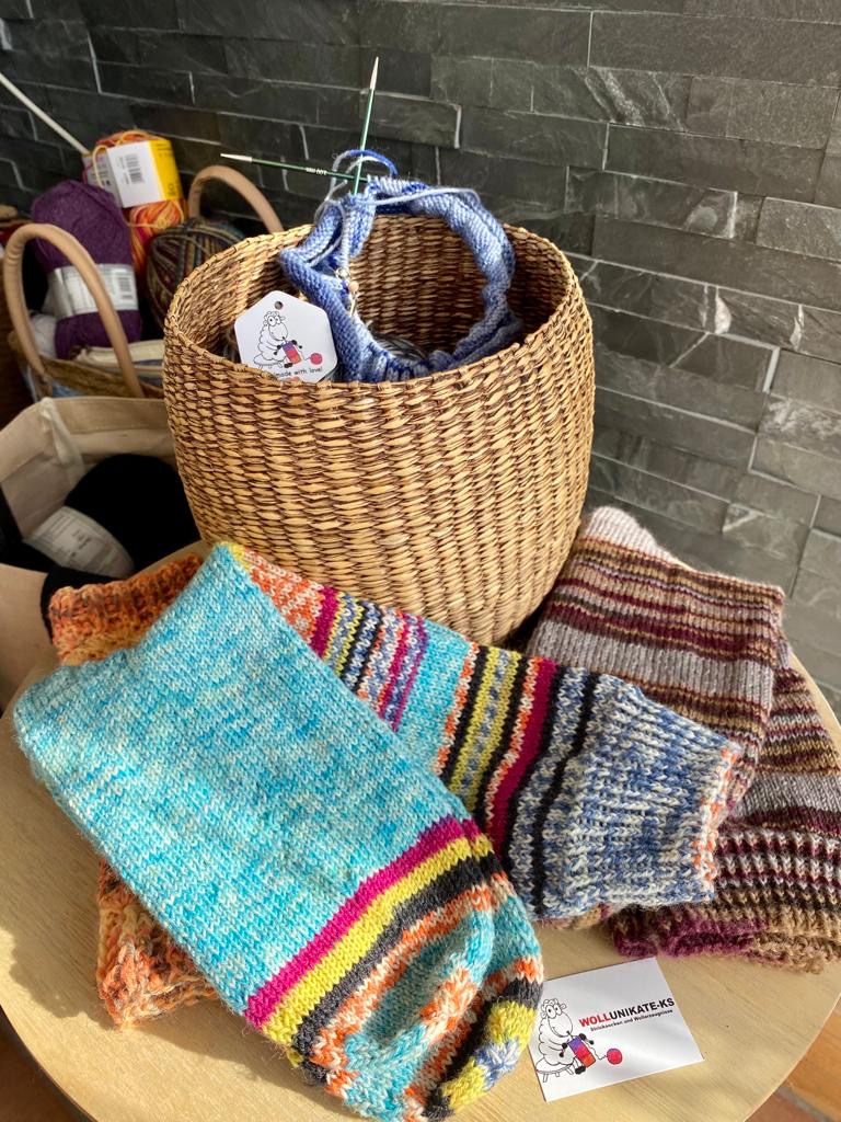 🧦 Warum handgestrickte Socken einfach unschlagbar sind