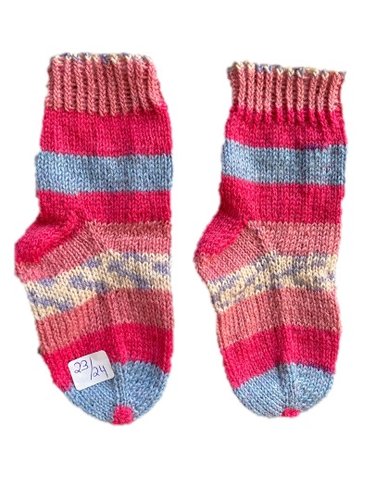 Handgestrickte Socken für Kinder, Gr. 23/24