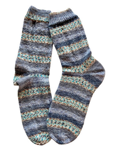 Handgestrickte Socken, Gr. 47/48, 2. Wahl, Schaft bei einem Socken ca. 2cm länger