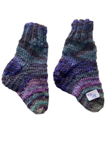 Handgestrickte Socken für Babys, Gr. 17/18
