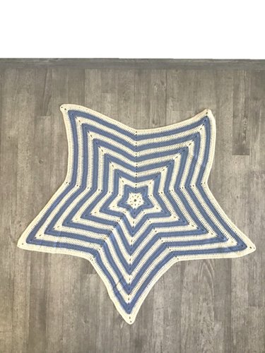 SALE! Babydecke in Form eines Sterns, handgehäkelt