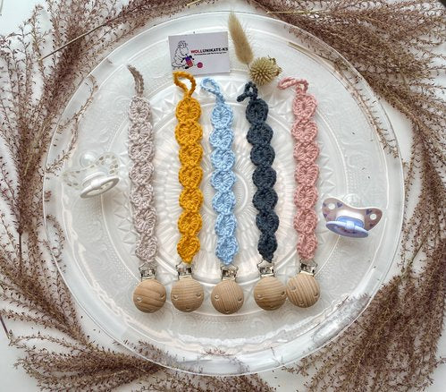 Schnullerkette im Boho-Stil, HANDARBEIT