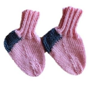 Handgestrickte Socken für Neugeborene